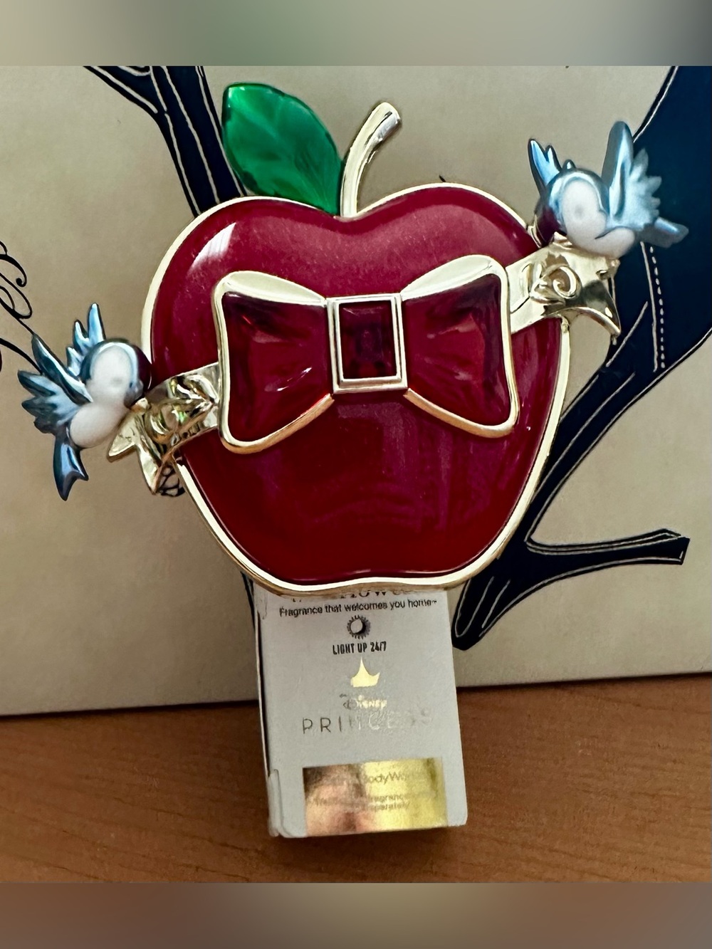 Bath & Body Works Disney Princess Snow White Apple Wallflower Plug